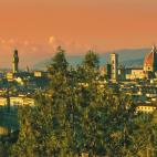 Esta plaza de Michelangelo ofrece una de las mejores vista de Florencia gracias a la altura a la que se encuentra. La mayoría de las personas que la visitan siempre recomiendan hacerlo al anochecer, para sentarse en sus escaleras y disfrutar de...