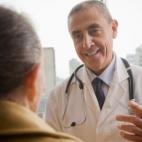 Gordon aconseja que, si tienes más de 55 años, te hagas revisiones de forma regular para comprobar tu salud cerebral. "La incidencia de enfermedades como la fibrilación auricular se duplica pasados los 55 y aumenta el riesgo de sufrir un derr...