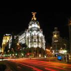 Aunque para muchos no parezca una ciudad muy ligado al amor, la capital española lidera la lista de destinos más reservados para el fin de semana del14 de febrero. Puede que no sea París o Roma, en cuanto a romanticismo se refiere, pero sin d...