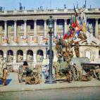 Exposition de canons pris aux allemands, Place de la Concorde, devant l'Hôtel De La Marine, Paris 8e en 1918.