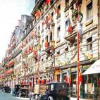 La Rue de la Paix toute pavoisée, en 1919, avec coupée sur le bord gauche de la photo, la Colonne Vendôme sur la place du même nom, Paris 1er.