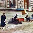 Vendeurs Place de la République, Paris 10e en 1918.