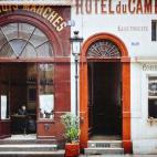 Le 89 Rue de Seine, Paris 6e en 1914, avec ses trois marches toujours existantes mais incorporées dans l'alignement des façades.