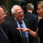 En mayo de 2019, con la jefa de la diplomacia de la UE, Federica Mogherini, y su hom&oacute;logo de Portugal.