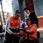 People react after an earthquake shook buildings in Mexico City, Mexico February 16, 2018. REUTERS/Edgard Garrido