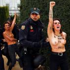 5dda70f4210000787e34dddf