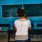 Gabriela estaba embarazada cuando su marido fue hallado muerto al lado de la carretera en la que fue secuestrado. ”Desde entonces, desde hace seis meses estamos sin luz, sin poder movernos, sin acceso a medicinas, sin escuela. Somos muchas las...