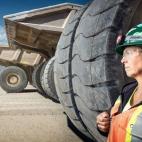 Leeann Johnson; conductora de camiones en Round Mountain Gold Mine. Foto tomada en Round Mountain, Nevada.