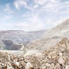 Kris Alvarez; geóloga en Round Mountain Gold Mine. Foto tomada en Nevada.