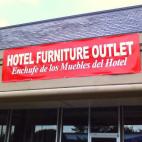 De "Venta de muebles de hotel"a "Enchufe de los muebles del hotel" Via Natalia Love @ Flickr.