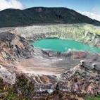 Cientos de miles de viajeros visitan cada año el Parque Nacional Volcán Poás, convirtiéndolo en el Parque Nacional más visitado de todo Centroamérica. ¿El principal "culpable"? Su estrella, el Volcán Poás, que entró por última vez en ...
