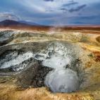Son los géiseres más altos del mundo, aunque no los más activos y se encuentran en el área desértica Sol de Mañana en el departamento de Potosí, al sur de Bolivia. Este paisaje surrealista deja a todos con la boca abierta y a cualquier fo...