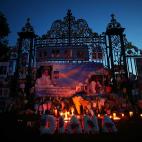 Vigilia frente a las puertas del palacio de Kensington, en Londres, la madrugada del 31 de agosto.