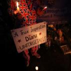 Vigilia frente a las puertas del palacio de Kensington, en Londres, la madrugada del 31 de agosto.