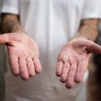 Entre freidoras enormes trabajan &eacute;l y sus hermanos &quot;ya no amasamos nosotros, pero s&iacute; fre&iacute;mos&quot;, comenta a El HuffPost. Y es por ello que las quemaduras del aceite son su pan de cada d&iacute;a.