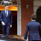 El presidente del Gobierno, Pedro Sánchez, y el líder del PP, Pablo Casado, se reúnen en La Moncloa en el que es su primer encuentro del año y el octavo desde que ambos asumieron sus cargos.
