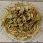 INGREDIENTES: pasta fusilli, almejas, ajo, perejil, vino de manzanilla, pastillas de caldo concentrado de verduras y aceite de oliva virgen extra. Encuentra la receta completa en COOKPAD. Por La cocinera novata