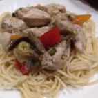 INGREDIENTES: espaguetis y pavo o pollo salteado con verduras. Encuentra la receta completa en COOKPAD. Por Jes&uacute;s Hidalgo