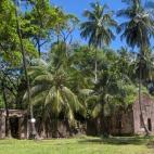 La mayor curiosidad de esta cárcel es que estaba repartida en tres islas, aunque el penal se encontraba concretamente en la isla del Diablo. La cárcel fue creada por Napoleón III en 1851 para retener a todo tipo de asesinos, prisioneros y cri...