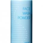 DCH es la firma número uno en el cuidado de las pieles japonesas. Prueba Washing Powder (15 euros aprox.), un jabón con enzimas y miel, perfecto para las pieles apagadas y con signos de cansancio.