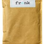 El café que vuelve loca a las australianas se llama Frank, llega en estos sobres tan molones y no se bebe, se usa para exfoliar la piel. Original Scrub (14,95 euros) combina café molido, sal marina y menta para combatir la celulitis, las estr...