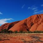 Este parque del norte de Australia guarda un tesoro en su interior: la formación rocosa Uluru, que da nombre al parque. Es uno de los monolitos más grandes del mundo y para los aborígenes de la zona es un lugar muy, muy sagrado. Muchos lo lla...