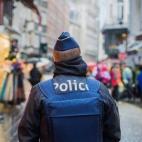 5c8b7ba1240000f404a4d550