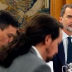 El rey preside este martes en el Palacio de la Zarzuela el primer Consejo de Ministros con Pedro Sánchez de presidente.
