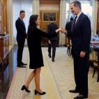 El rey Felipe VI recibe a la ministra de Igualdad, Irene Montero, a su llegada al Palacio de la Zarzuela.