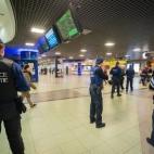 5c8b7ba3360000c81a6d32ba