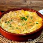 ▶️ Ingredientes: 400 gramos de arroz, 1/2 conejo o pollo troceado, 1 o 2 chorizos, 2 salchichas blancas, 4 o 5 huevos, 1 tomate maduro, 3 o 4 dientes de ajo, 1 litro de caldo de carne, sal, pimienta molida, azafr&aacute;n, aceite de oli...