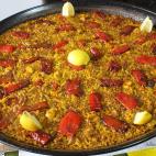 ▶️ Ingredientes: pechuga de pollo, arroz, caldo de pollo, pimiento rojo, pimiento verde, ajo, tomates maduros, tomillo, romero, laurel, vino blanco, azafr&aacute;n, chocolate negro, lim&oacute;n, aceite de olvida y sal.▶️ Encuentra ...