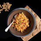 ▶️ Ingredientes (para 3 personas): un vaso de arroz, una zanahoria, un calabac&iacute;n, un pimiento rojo (medio si es muy grande), una cebolla, un tomate rallado, un pu&ntilde;ado de pistachos u otro fruto seco (anacardo...