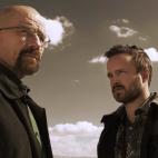 Aunque en el guión de la serie aparecen muchos "fucks", el canal AMC sólo admitía uno por cada temporada. El volumen de los "fucks" también tenía que ser menor, según su creador Vince Gilligan. Gracias a Internet, aquí podemos ver un resu...