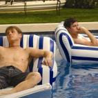 El set de la piscina de Cohen sólo tenía 1,20 metros de profundidad, así que los actores tenían que ir de rodillas.