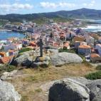 Aquellos que quieran ver la fuerza el océano Atlántico deben visitar el pueblo de coruñés de Muxía, en plena comarca de Fisterra. Es fundamental visitar su faro y quedarse hipnotizado ante las fuertes olas que rompen contra el acantilado. E...