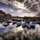 Castro Urdiales y su puerto están íntimamente ligados: es su epicentro económico. En el límite con el País Vasco, este último pueblo cántabro al que los romanos llamaron Flaviobriga sorprende por su animado ambiente. Siempre hay vida en l...