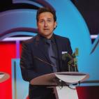 5c8b56db240000f7054d3b63