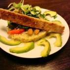 Con espinacas, menta, brotes de alfalfa, aguacate, semillas y frutos secos. Sigue todos los pasos en la receta de Cookpad.