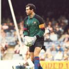 Un portero discutido muchos a&ntilde;os, pero indiscutible en la historia cul&eacute;. Con el bajo el arco, el Dream Team de Cruyff llev&oacute; al equipo a un nivel nunca vivido antes. 410 partidos con el Barcelona y a&ntilde;os de titular en l...