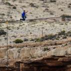 5c8b621e2000004304709ff8