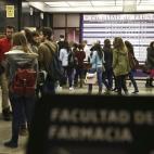 Alumnos en la facultad de Farmacia en la Universidad Complutense de Madrid.
