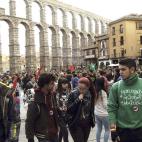 Protesta por la educación junto al acueducto, en Segovia.