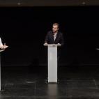 5c8b79a4240000f7054d9377