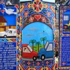 Cuando en 1934 Stan Patras comenzó a trabajar en un nuevo cementerio para Sapanta, seguramente no sabía que acabaría creando este famoso lugar. Su idea fue clara: quería que las lápidas de todos los difuntos que descansaban en este cementer...