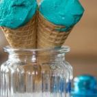 Se hace con nubes de gominola. Basta añadir un toque de colorante azul para conseguir este aspecto de fantasía. Consulta la receta completa en CookPad