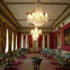 Si se trata de un castillo está claro que tiene que ser una serie de reyes, en concreto de Enrique VIII de Inglaterra. Y ¿qué serie está inspirada en la vida de este rey? Pues Los Tudor, una producción británica de 2007 protagonizada por e...