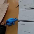 Hasta el dinosaurio quiere votar en Madrid