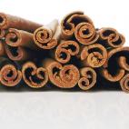 El pequeño árbol canelo, cuya corteza se seca y enrolla en palillos, tiene reconocidas propiedades mágicas, como favorecer la espiritualidad, el éxito, la sanación, o el poder, en todas sus manifestaciones. Cuando se quema como incienso, au...