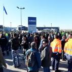 Los representantes de los trabajadores están exigiendo al Gobierno “que tome partido” y que “siente en una mesa de negociación a Airbus y acuerde un plan industrial con carga de trabajo y garantía de empleo para los trabajadores de este...